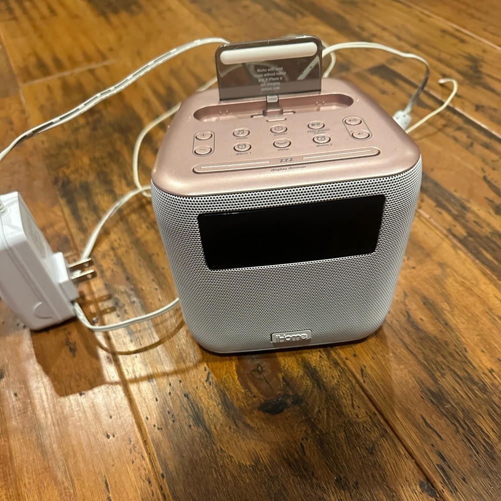 i’m selling an Ihome that has never been used got